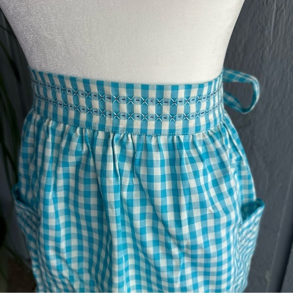 Vintage Gingham Blue White Half Apron Retro 50s Embroidery Border 2 Pockets - Picture 9 of 10